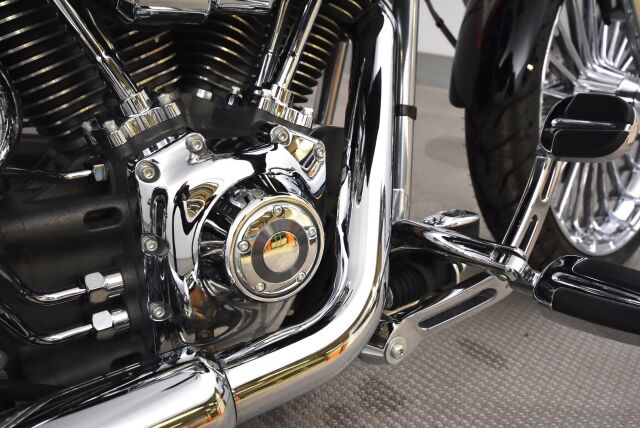Harley-Davidson CVO 2013 Hieno Breakout Black Diamond ensimmäiseltä omistajalta / Screamin' Eagle / Vance & Hines / 21" Etuvanne / Hälytin /