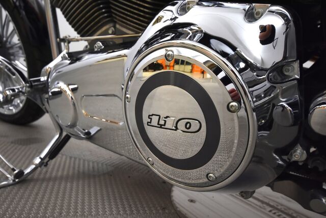 Harley-Davidson CVO 2013 Hieno Breakout Black Diamond ensimmäiseltä omistajalta / Screamin' Eagle / Vance & Hines / 21" Etuvanne / Hälytin /
