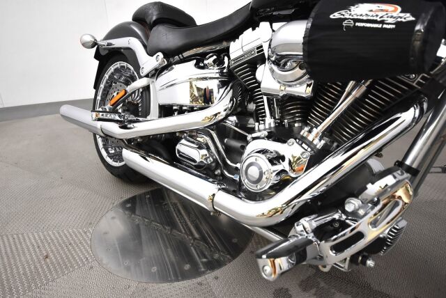Harley-Davidson CVO 2013 Hieno Breakout Black Diamond ensimmäiseltä omistajalta / Screamin' Eagle / Vance & Hines / 21" Etuvanne / Hälytin /