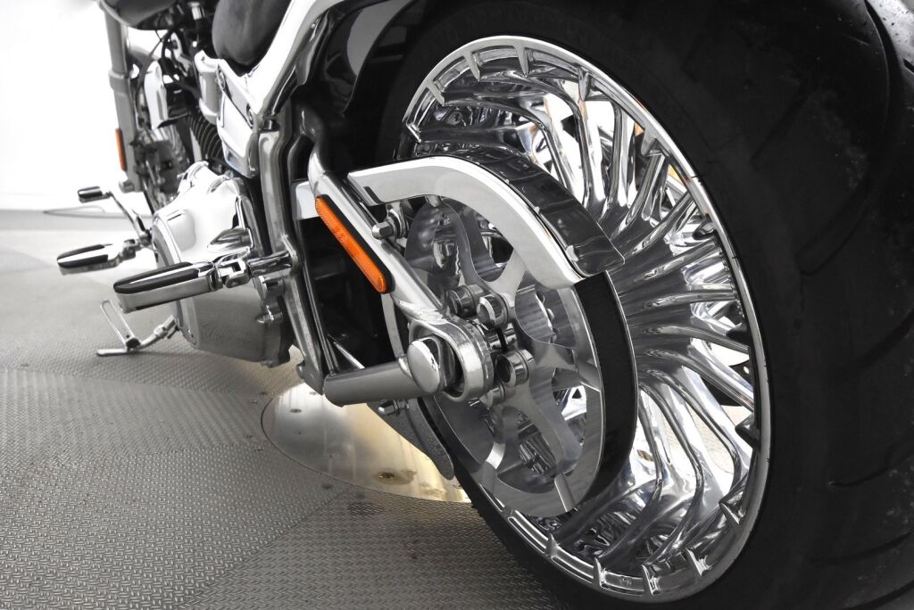 Harley-Davidson CVO 2013 Hieno Breakout Black Diamond ensimmäiseltä omistajalta / Screamin' Eagle / Vance & Hines / 21" Etuvanne / Hälytin /