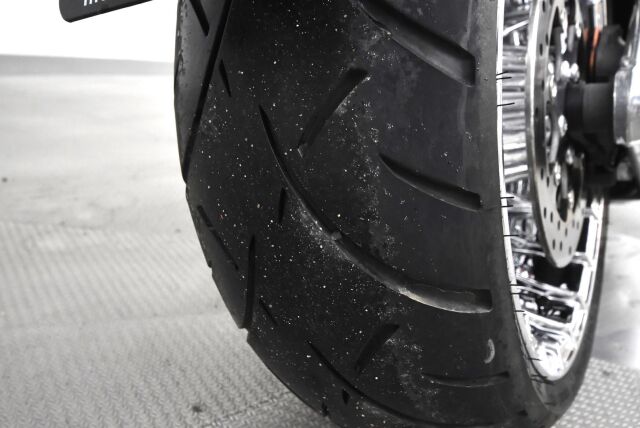 Harley-Davidson CVO 2013 Hieno Breakout Black Diamond ensimmäiseltä omistajalta / Screamin' Eagle / Vance & Hines / 21" Etuvanne / Hälytin /