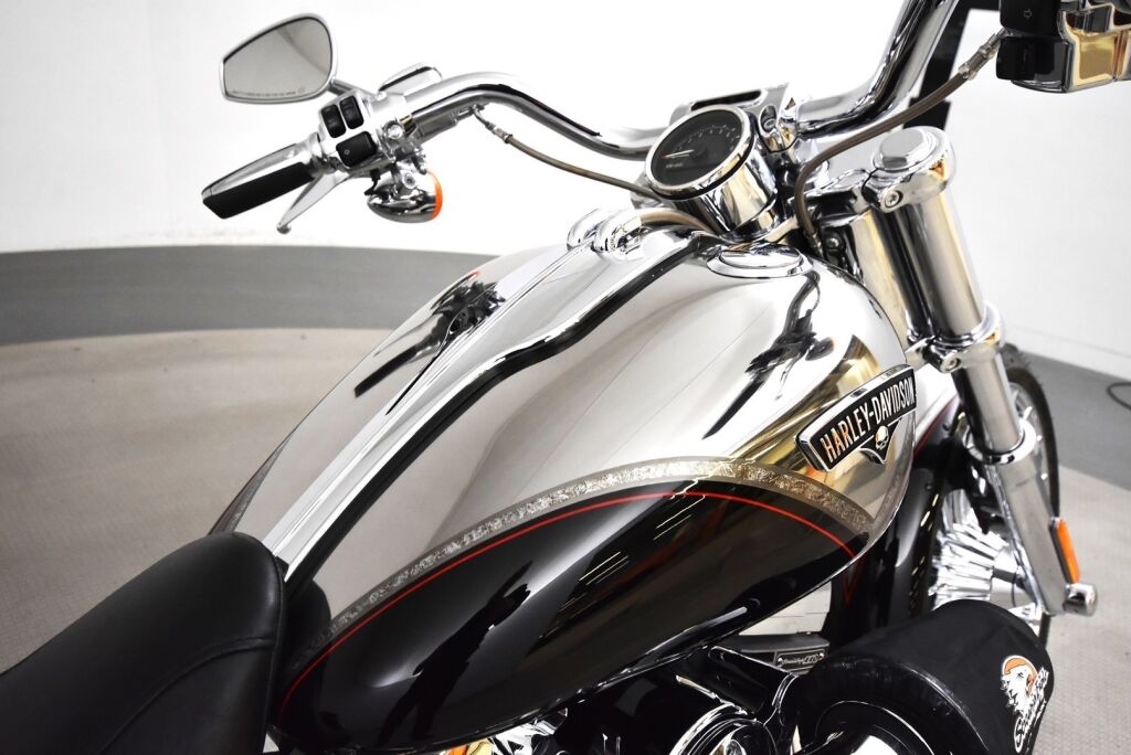 Harley-Davidson CVO 2013 Hieno Breakout Black Diamond ensimmäiseltä omistajalta / Screamin' Eagle / Vance & Hines / 21" Etuvanne / Hälytin /