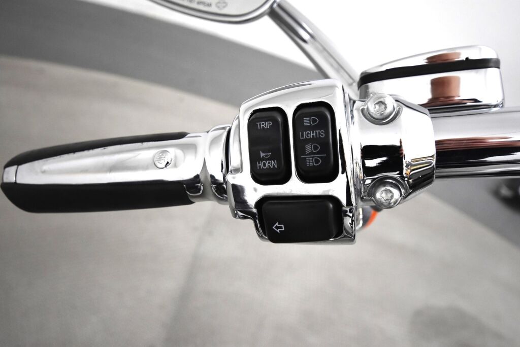 Harley-Davidson CVO 2013 Hieno Breakout Black Diamond ensimmäiseltä omistajalta / Screamin' Eagle / Vance & Hines / 21" Etuvanne / Hälytin /