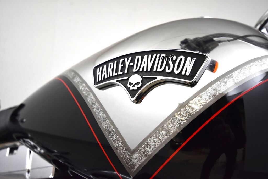 Harley-Davidson CVO 2013 Hieno Breakout Black Diamond ensimmäiseltä omistajalta / Screamin' Eagle / Vance & Hines / 21" Etuvanne / Hälytin /