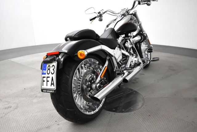 Harley-Davidson CVO 2013 Hieno Breakout Black Diamond ensimmäiseltä omistajalta / Screamin' Eagle / Vance & Hines / 21" Etuvanne / Hälytin /