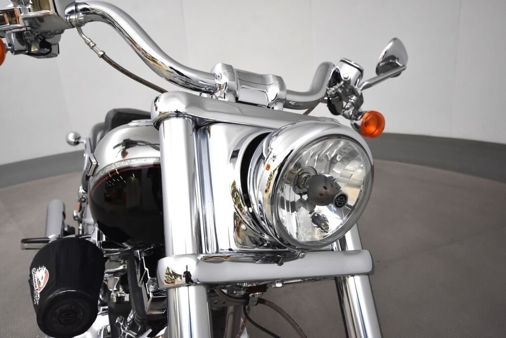 Harley-Davidson CVO 2013 Hieno Breakout Black Diamond ensimmäiseltä omistajalta / Screamin' Eagle / Vance & Hines / 21" Etuvanne / Hälytin /