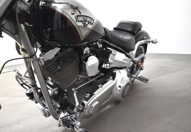Harley-Davidson CVO 2013 Hieno Breakout Black Diamond ensimmäiseltä omistajalta / Screamin' Eagle / Vance & Hines / 21" Etuvanne / Hälytin /