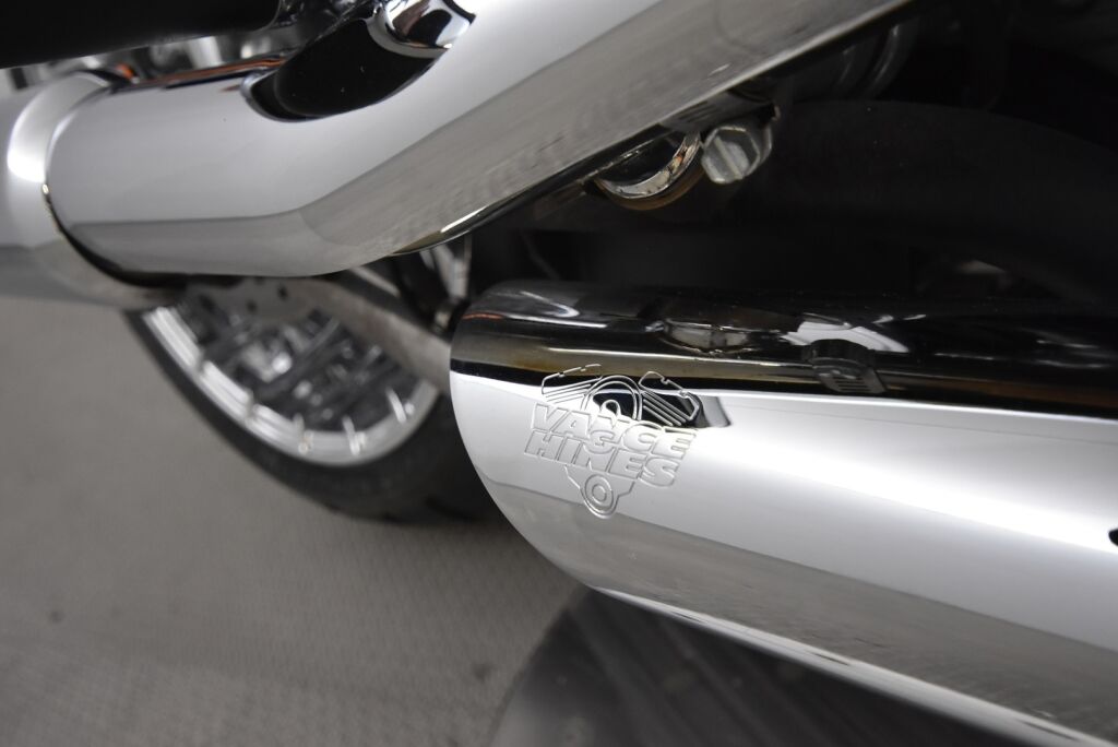 Harley-Davidson CVO 2013 Hieno Breakout Black Diamond ensimmäiseltä omistajalta / Screamin' Eagle / Vance & Hines / 21" Etuvanne / Hälytin /