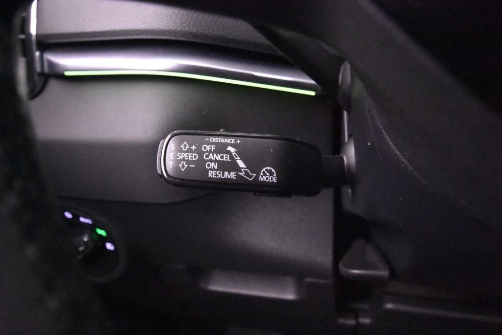 Skoda Karoq 2019 1,5 TSI Style DSG Autom. / Adapt. vakkari / Keyless / Suomiauto