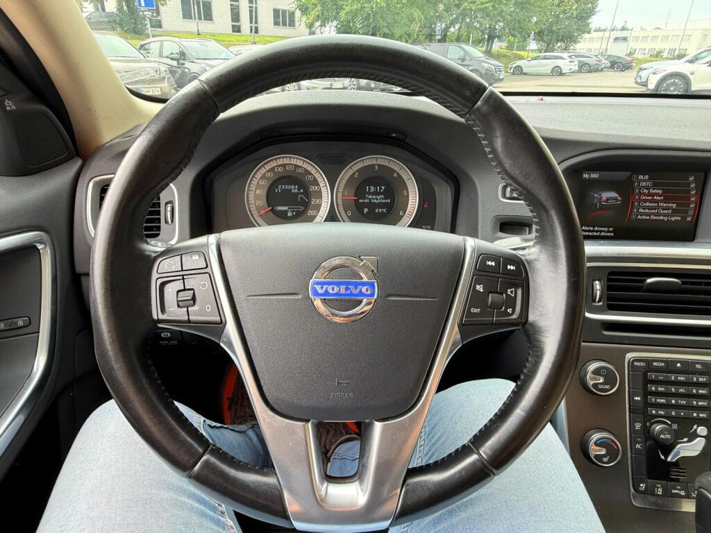 Volvo S60 2011 D3 Summum S/S aut / Blis / Adapt. vakkari / Nahkaverhoilu / Kuljettajan istuin muistilla