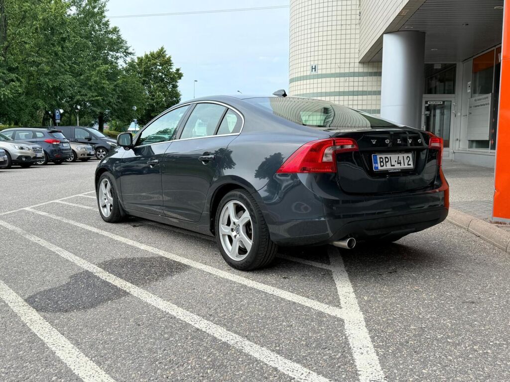 Volvo S60 2011 D3 Summum S/S aut / Blis / Adapt. vakkari / Nahkaverhoilu / Kuljettajan istuin muistilla