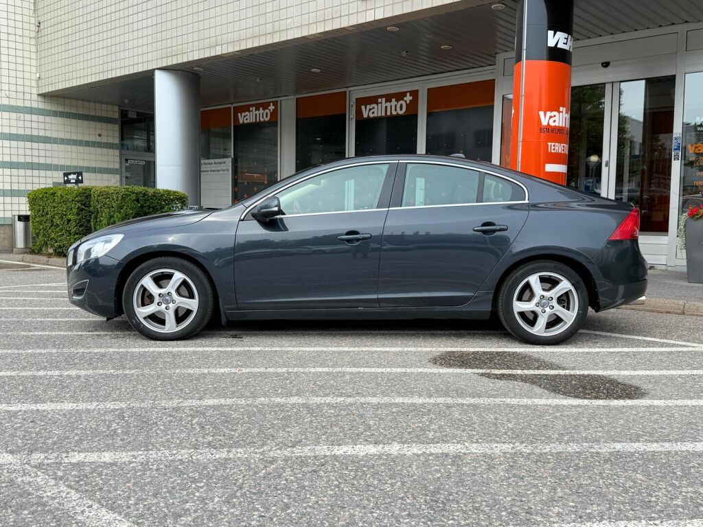 Volvo S60 2011 D3 Summum S/S aut / Blis / Adapt. vakkari / Nahkaverhoilu / Kuljettajan istuin muistilla