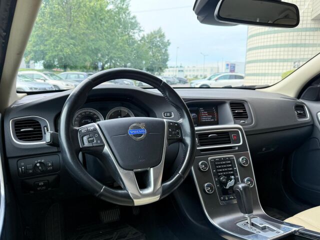 Volvo S60 2011 D3 Summum S/S aut / Blis / Adapt. vakkari / Nahkaverhoilu / Kuljettajan istuin muistilla