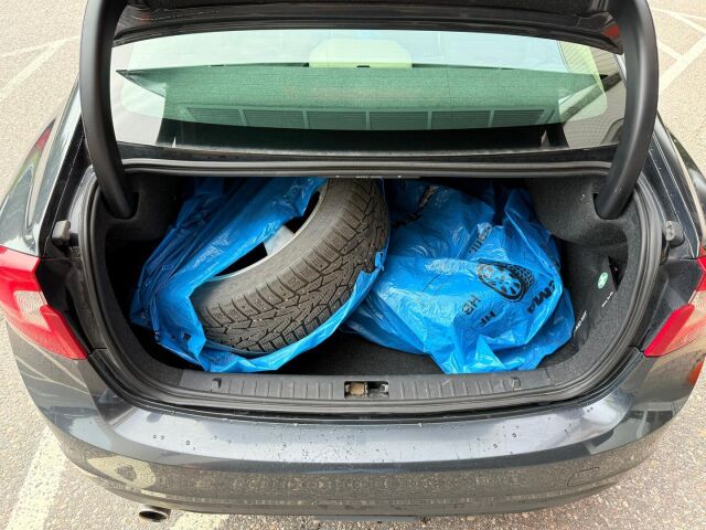 Volvo S60 2011 D3 Summum S/S aut / Blis / Adapt. vakkari / Nahkaverhoilu / Kuljettajan istuin muistilla