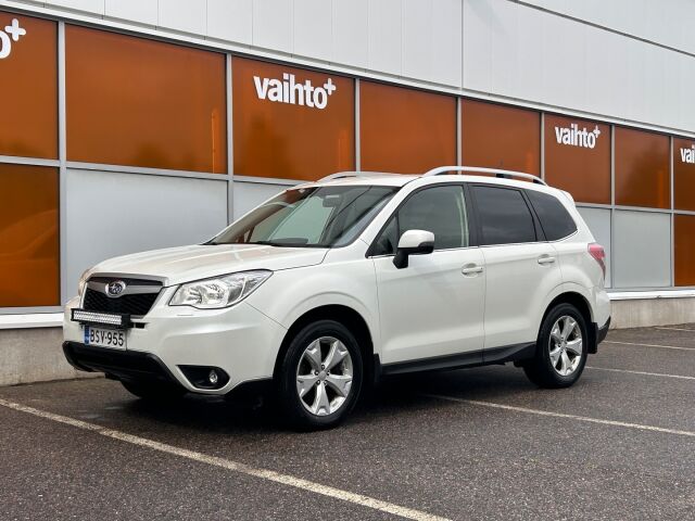 Subaru Forester 2015 2,0 XS TD CVT / 2-om. Suomiauto / Peruutuskamera / Webasto / Vetokoukku