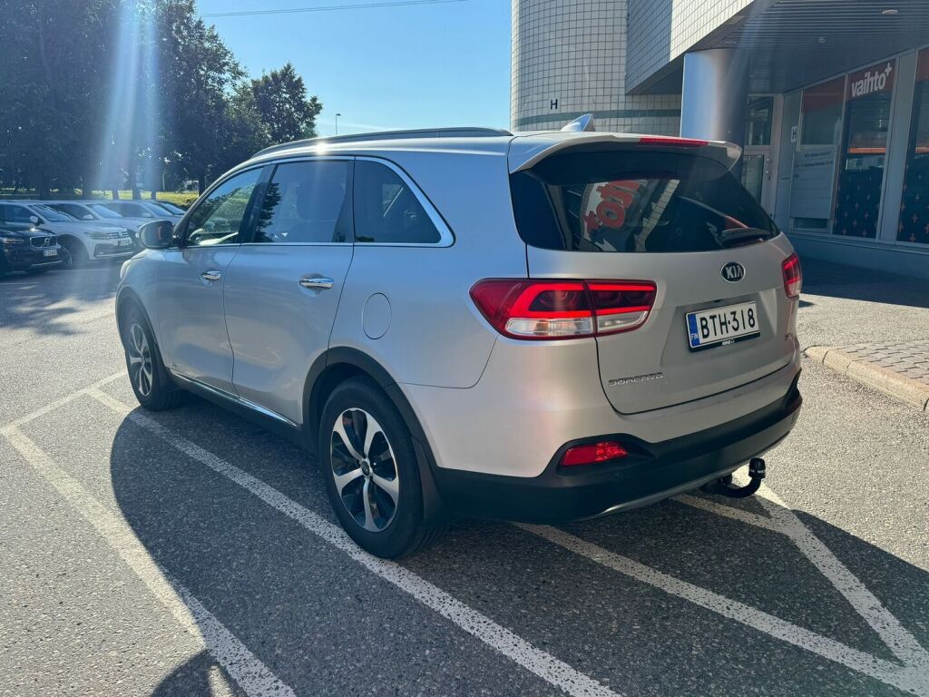 Kia Sorento 2015 2,2 CRDi AWD Business A/T 5P / Webasto / Vetokoukku / Navigointi / Peruutuskamera