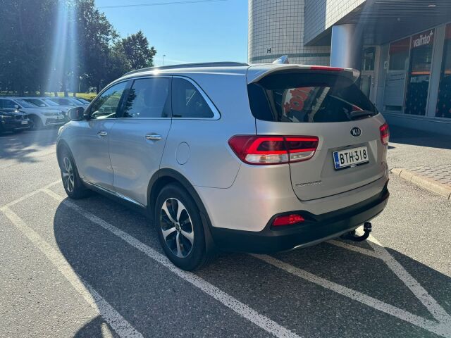 Kia Sorento 2015 2,2 CRDi AWD Business A/T 5P / Webasto / Vetokoukku / Navigointi / Peruutuskamera