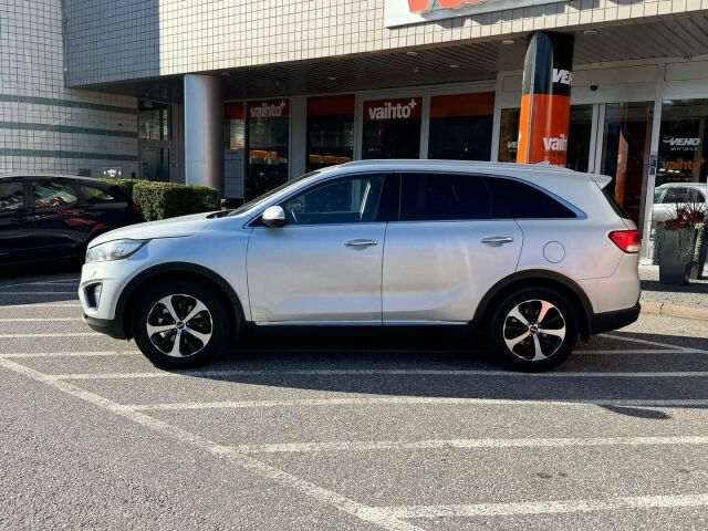 Kia Sorento 2015 2,2 CRDi AWD Business A/T 5P / Webasto / Vetokoukku / Navigointi / Peruutuskamera