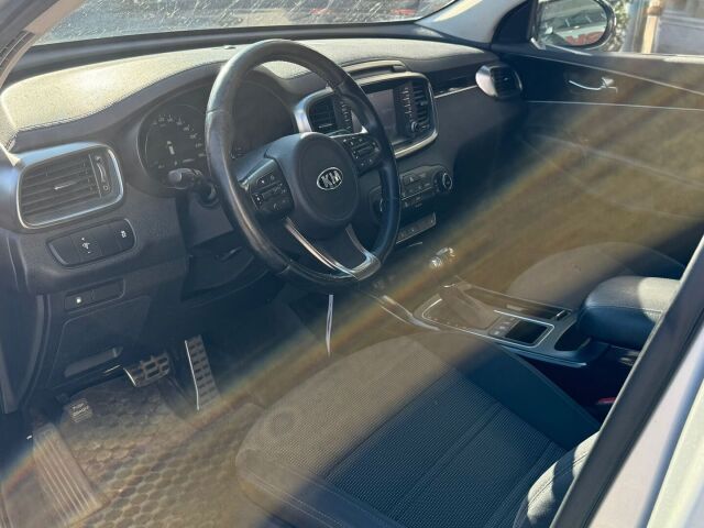 Kia Sorento 2015 2,2 CRDi AWD Business A/T 5P / Webasto / Vetokoukku / Navigointi / Peruutuskamera