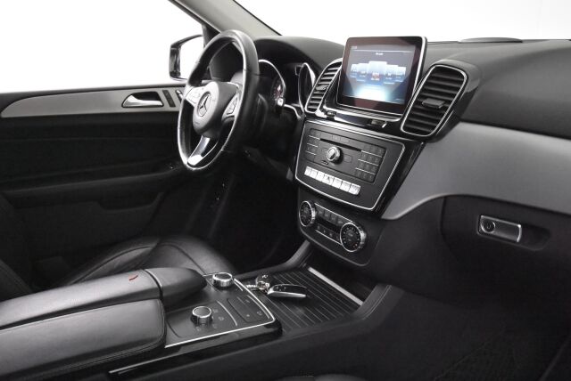 Mercedes-Benz GLE 2016 350 d 4Matic AMG / Webasto / Koukku / Kamera / Navi / Nahkasisusta /  Led valot