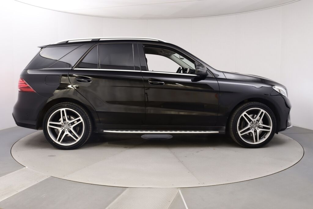 Mercedes-Benz GLE 2016 350 d 4Matic AMG / Webasto / Koukku / Kamera / Navi / Nahkasisusta /  Led valot