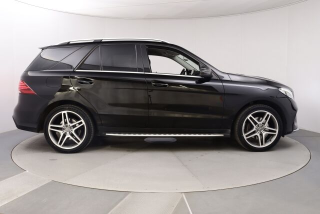 Mercedes-Benz GLE 2016 350 d 4Matic AMG / Webasto / Koukku / Kamera / Navi / Nahkasisusta /  Led valot