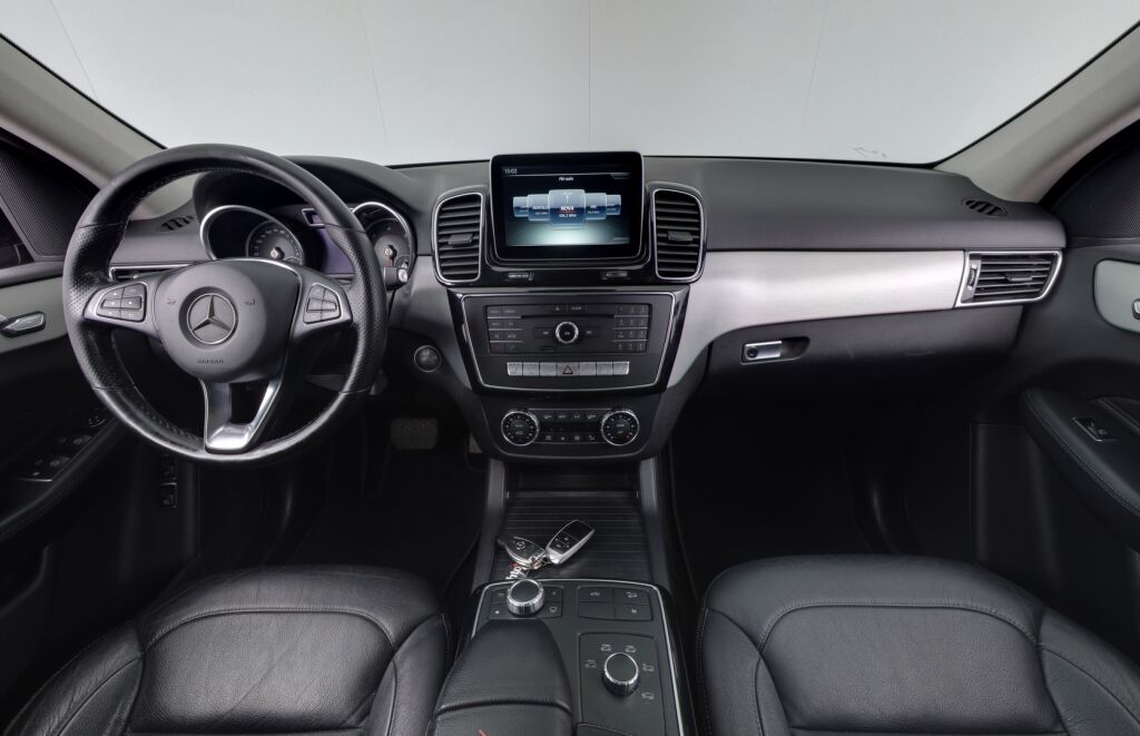 Mercedes-Benz GLE 2016 350 d 4Matic AMG / Webasto / Koukku / Kamera / Navi / Nahkasisusta /  Led valot