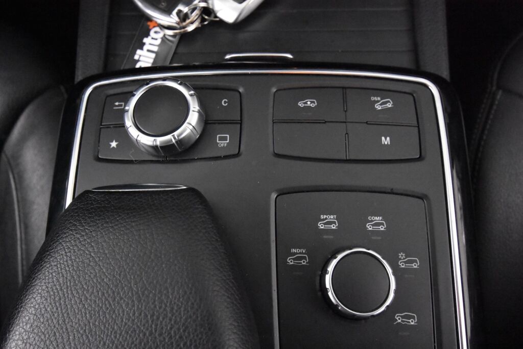 Mercedes-Benz GLE 2016 350 d 4Matic AMG / Webasto / Koukku / Kamera / Navi / Nahkasisusta /  Led valot