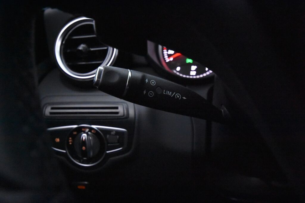 Mercedes-Benz C 2017 200 Edition 4MATIC / Led-ajovalot / IHC+ / 2-Omisteinen / Suomi-auto