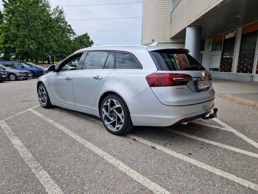 Opel Insignia 2017 Sports Tourer Sport 2,0 CDTI 4x4 125kW AT6 / Navi / Koukku / Nahkasisusta / Mustipenkki / Acc