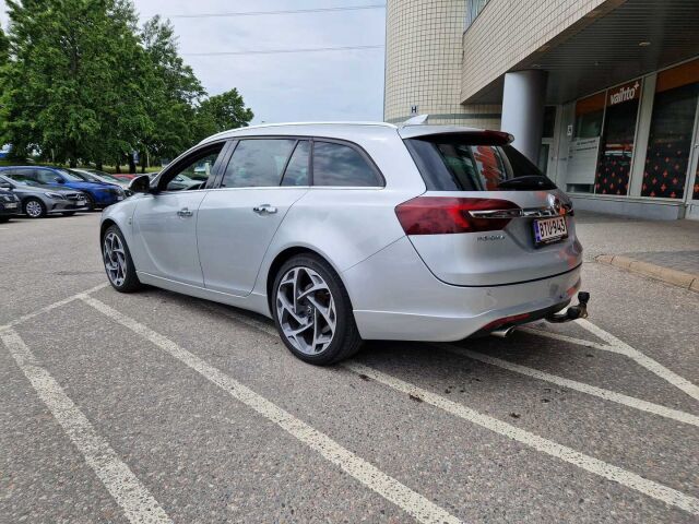 Opel Insignia 2017 Sports Tourer Sport 2,0 CDTI 4x4 125kW AT6 / Navi / Koukku / Nahkasisusta / Mustipenkki / Acc