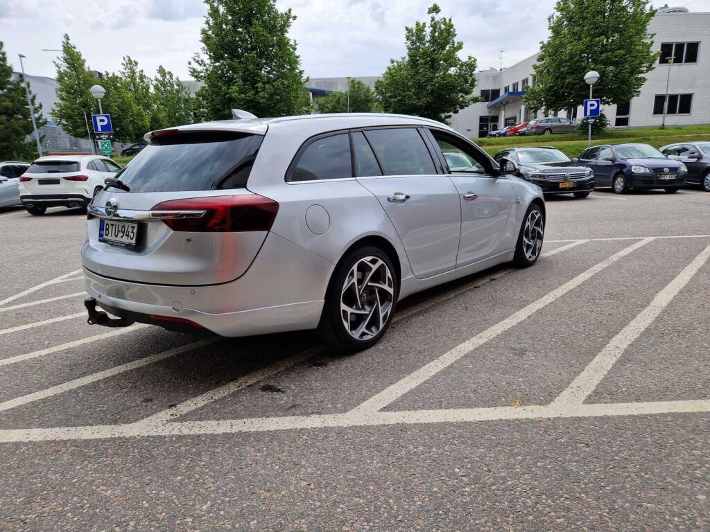 Opel Insignia 2017 Sports Tourer Sport 2,0 CDTI 4x4 125kW AT6 / Navi / Koukku / Nahkasisusta / Mustipenkki / Acc