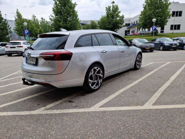 Opel Insignia 2017 Sports Tourer Sport 2,0 CDTI 4x4 125kW AT6 / Navi / Koukku / Nahkasisusta / Mustipenkki / Acc