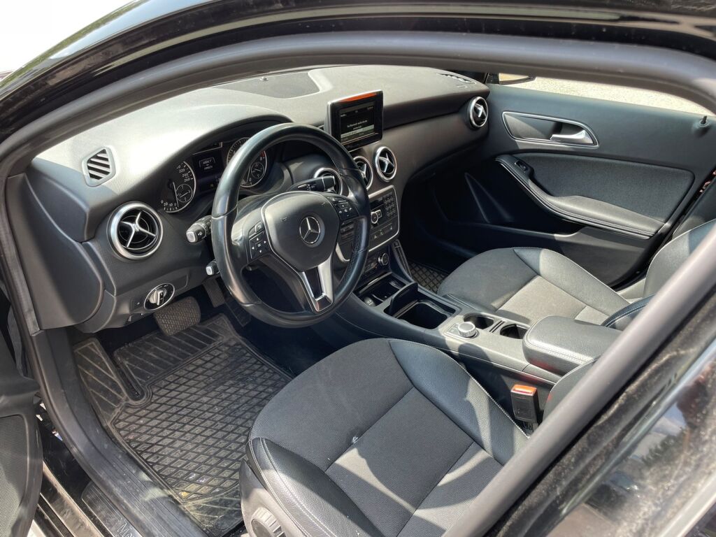Mercedes-Benz A 2015 180 BE A Premium Business / Suomiauto / Vak. nopeudensäädin / P. Kamera