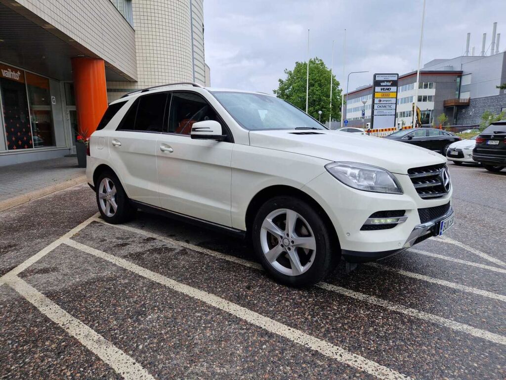 Mercedes-Benz ML 2013 250 BlueTec 4Matic Premium Business / Navigointi / Vetokoukku / Pysäköintitutkat / Muistipenkit