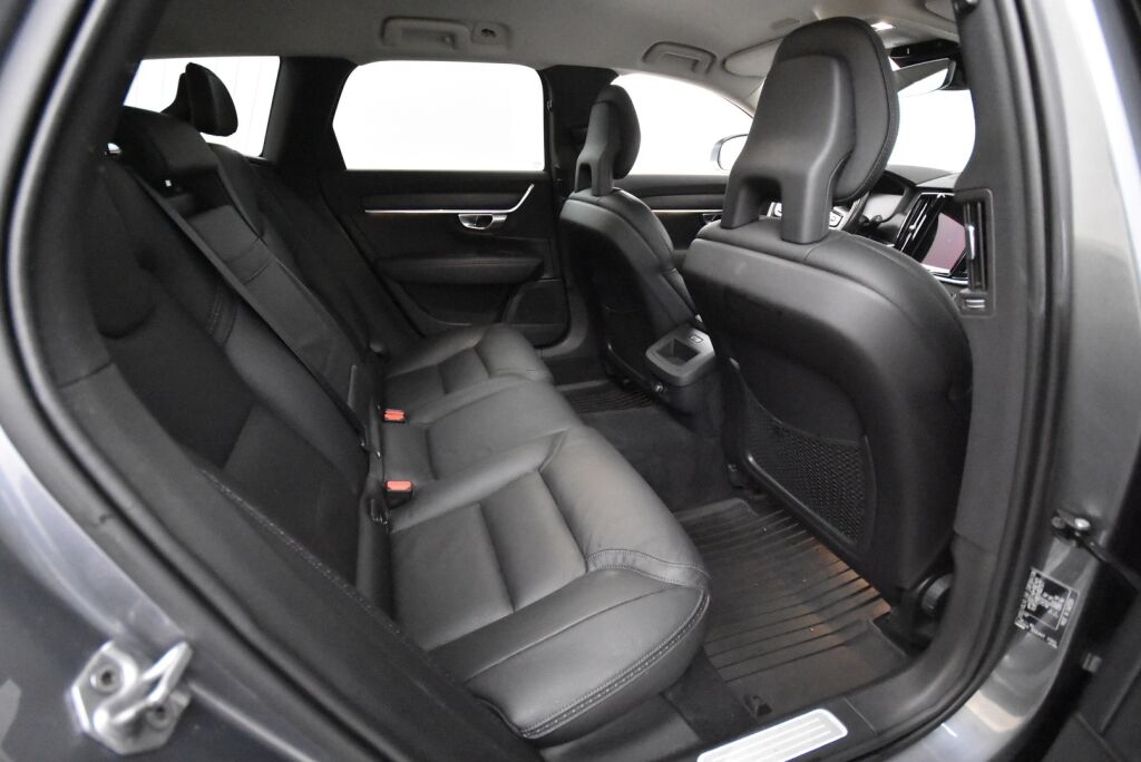 Volvo V90 Cross Country 2017 D4  AWD Pro aut / Vetokoukku / HUD / VOC / BLIS / Adapt. vakkari / 360-kamera /