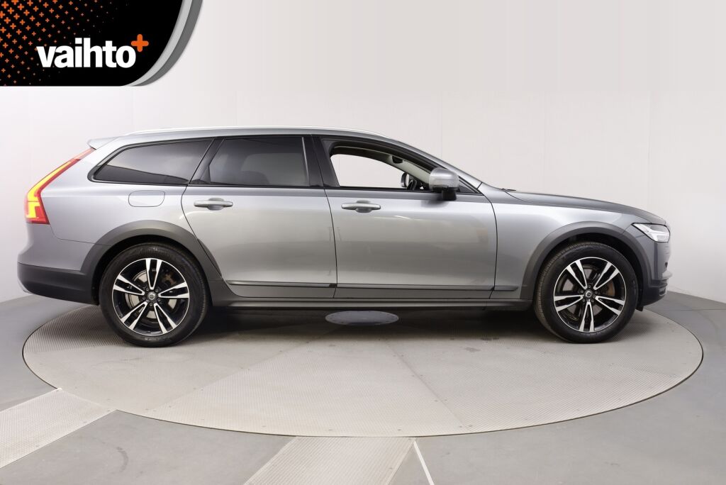 Volvo V90 Cross Country 2017 D4  AWD Pro aut / Vetokoukku / HUD / VOC / BLIS / Adapt. vakkari / 360-kamera /