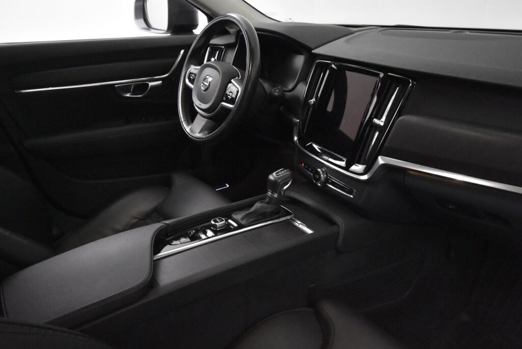 Volvo V90 Cross Country 2017 D4  AWD Pro aut / Vetokoukku / HUD / VOC / BLIS / Adapt. vakkari / 360-kamera /