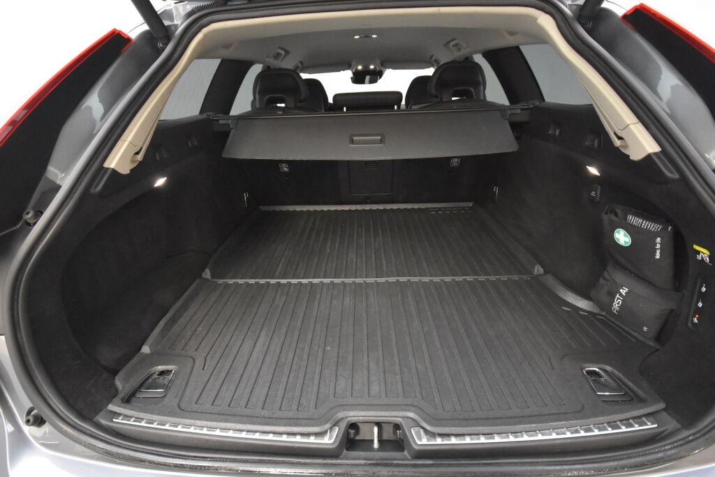 Volvo V90 Cross Country 2017 D4  AWD Pro aut / Vetokoukku / HUD / VOC / BLIS / Adapt. vakkari / 360-kamera /