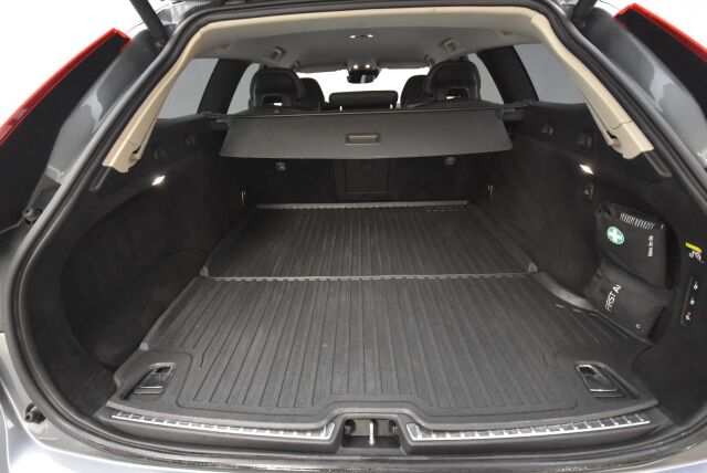 Volvo V90 Cross Country 2017 D4  AWD Pro aut / Vetokoukku / HUD / VOC / BLIS / Adapt. vakkari / 360-kamera /