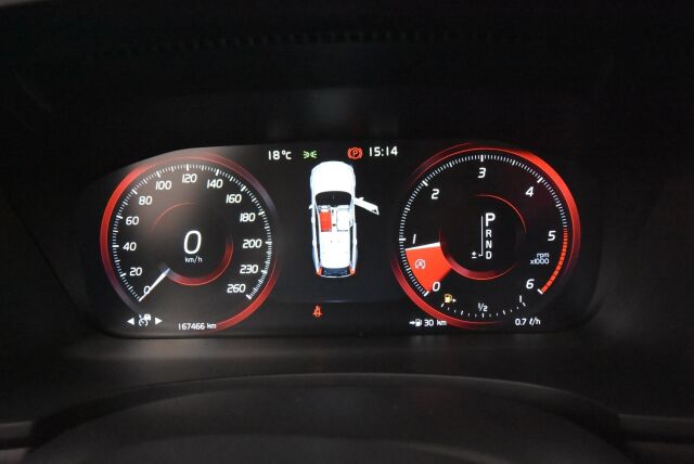 Volvo V90 Cross Country 2017 D4  AWD Pro aut / Vetokoukku / HUD / VOC / BLIS / Adapt. vakkari / 360-kamera /