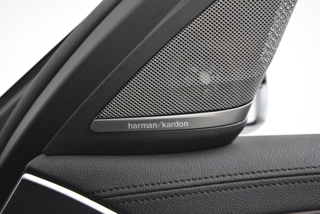 BMW 520 2017 G30 Sedan 520i A Business / Adaptiivinen vakionopeussäädin/ Harman Kardon / Tehdaskoukku/ Nahkat