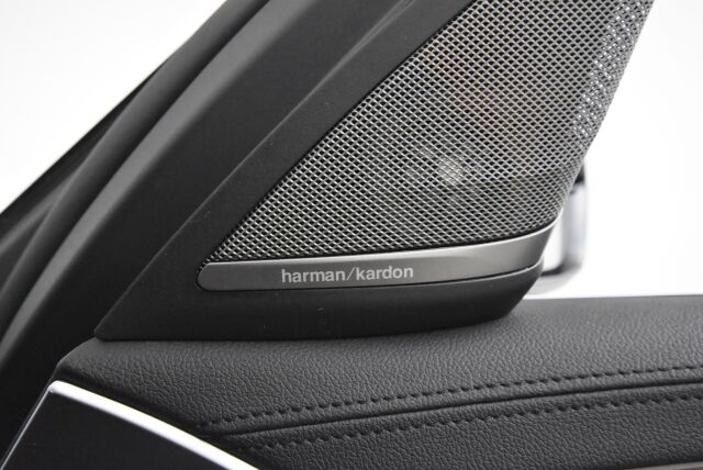 BMW 520 2017 G30 Sedan 520i A Business / Adaptiivinen vakionopeussäädin/ Harman Kardon / Tehdaskoukku/ Nahkat