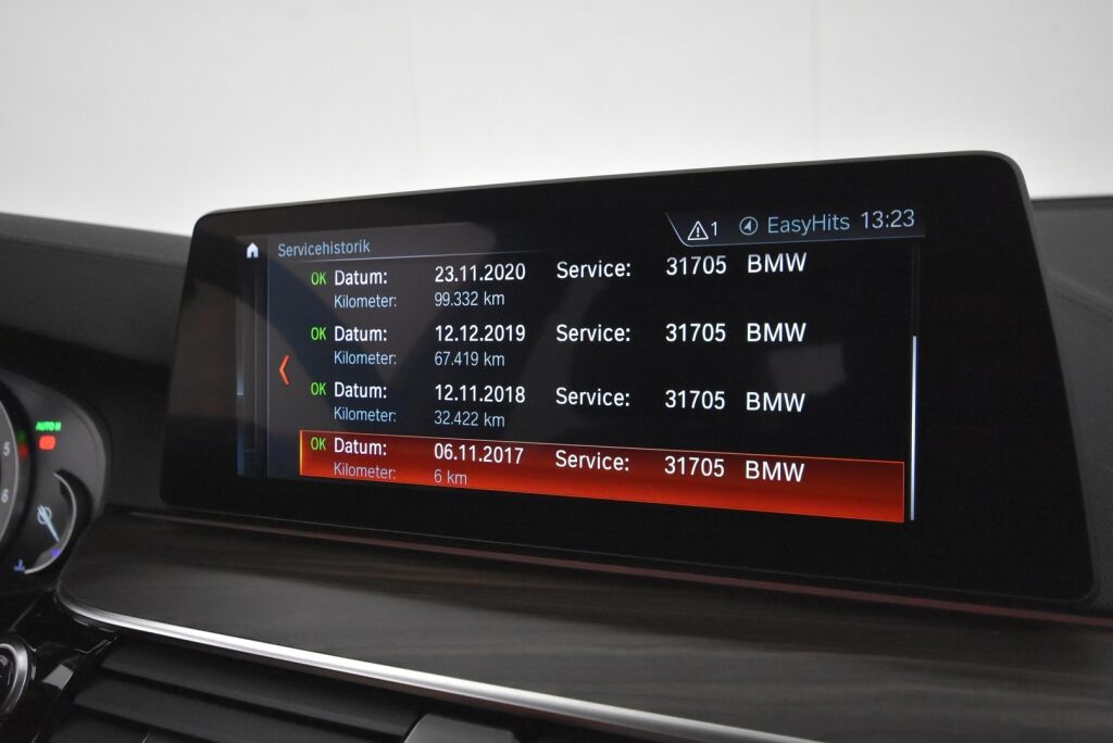 BMW 520 2017 G30 Sedan 520i A Business / Adaptiivinen vakionopeussäädin/ Harman Kardon / Tehdaskoukku/ Nahkat