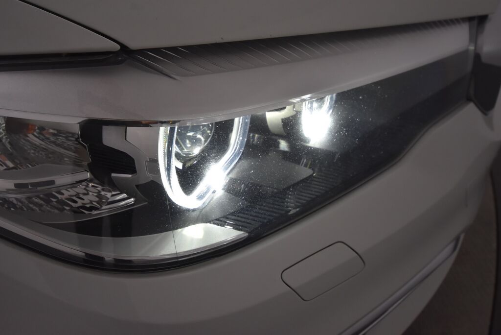 BMW 520 2017 G30 Sedan 520i A Business / Adaptiivinen vakionopeussäädin/ Harman Kardon / Tehdaskoukku/ Nahkat