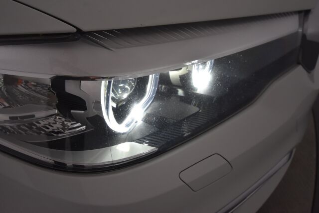 BMW 520 2017 G30 Sedan 520i A Business / Adaptiivinen vakionopeussäädin/ Harman Kardon / Tehdaskoukku/ Nahkat