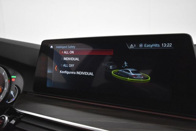 BMW 520 2017 G30 Sedan 520i A Business / Adaptiivinen vakionopeussäädin/ Harman Kardon / Tehdaskoukku/ Nahkat