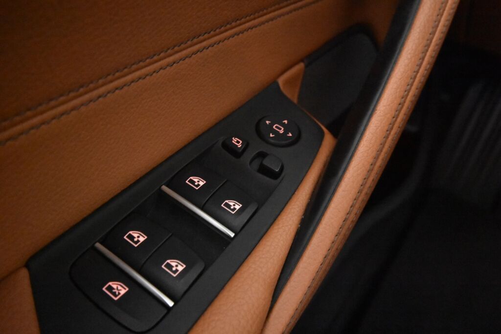BMW 520 2017 G30 Sedan 520i A Business / Adaptiivinen vakionopeussäädin/ Harman Kardon / Tehdaskoukku/ Nahkat
