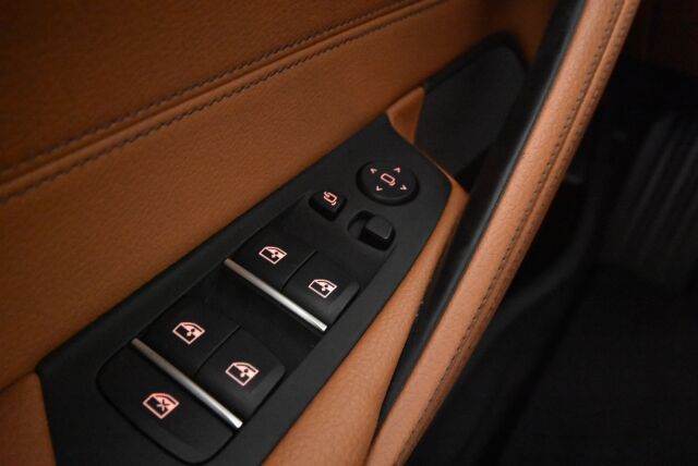 BMW 520 2017 G30 Sedan 520i A Business / Adaptiivinen vakionopeussäädin/ Harman Kardon / Tehdaskoukku/ Nahkat