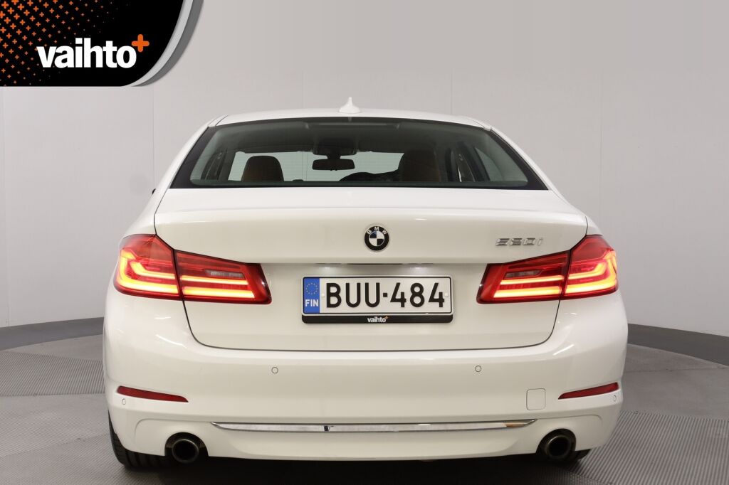 BMW 520 2017 G30 Sedan 520i A Business / Adaptiivinen vakionopeussäädin/ Harman Kardon / Tehdaskoukku/ Nahkat